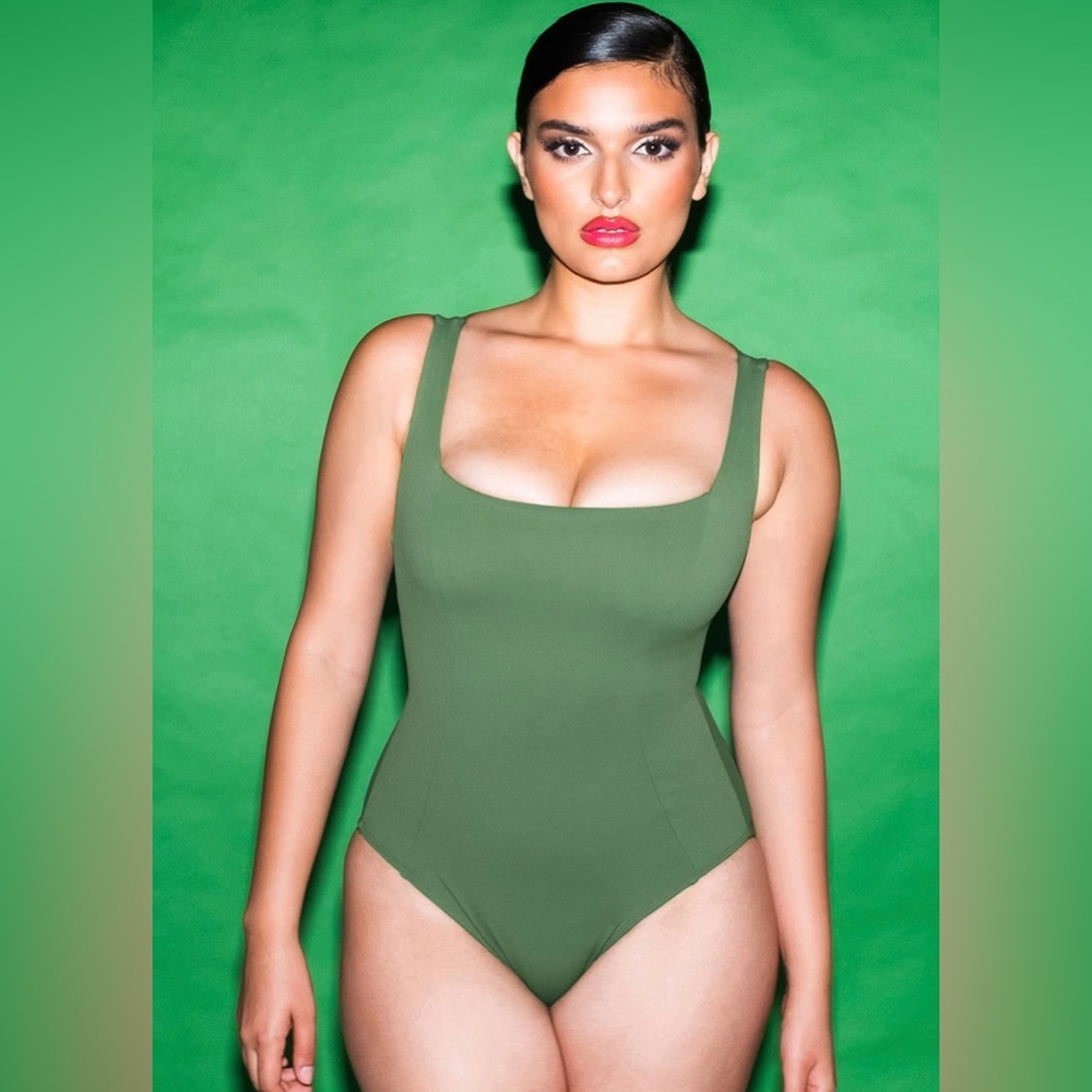NWT TA3 Squarey - Army